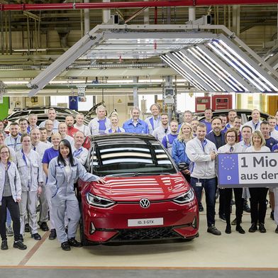 Im April 2025 rollte das einmillionste Auto in Zwickau vom Band – heute bangt der Standort um seine Zukunft. (Bild: Volkswagen)