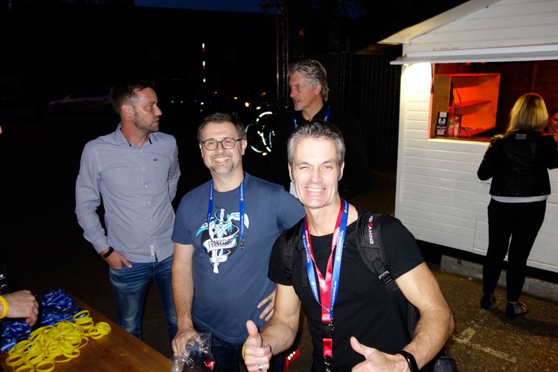 (l.) Sascha Faber und Dirk Neuneier, MSI, freuen sich auf das BBQ. (Bild: IT-BUSINESS)