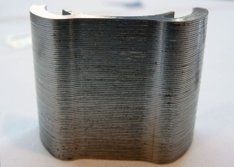 Bauteil für die Herstellung von Elektromotoren, aufgebaut aus einem Paket dünner Elektrobleche.  (Bild: Michel)