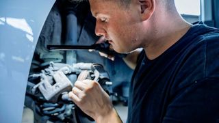 Autos zu reparieren, ist aus Sicht des Kfz-Gewerbes ein wichtiges Kerngeschäft und sollte daher nicht in das nationale Recht auf Reparatur einbezogen werden. Die Folgen wären für den Gebrauchtwagenhandel fatal, kritisiert der ZDK. (Bild: ProMotor)