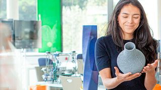 In FabLabs enstehen neue Technologien und Ideen. Adriana Cabrera arbeitet bereits mehrere Jahre in FabLabs in Deutschland. (Bild: matrix GmbH)