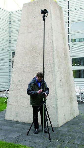 Die leichten, schmierfreien Mehrachsgelenke von igus befinden sich bereits bei rund 35 Kunden im Test. Dieses Bild zeigt Robolink eingesetzt zur Kameraführung und -steuerung, um aus der Vogelperspektive Aufnahmen zu machen. Bild: Igus (Archiv: Vogel Business Media)