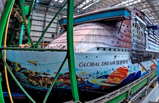 Ausgeträumt! Der Bau dieses Mega-Kreuzfahrtschiffes ist vielleicht schon beendet! Noch schlimmer: Die MV-Werften und die Lloyd-Werft sind pandemiebedingt in die Insolvenz geschliddert. Hier die Hintergründe. Ausgeträumt! Der Bau dieses Mega-Kreuzfahrtschiffes ist vielleicht schon beendet! Noch schlimmer: Die MV-Werften und die Lloyd-Werft sind pandemiebedingt in die Insolvenz geschliddert. Hier die Hintergründe.