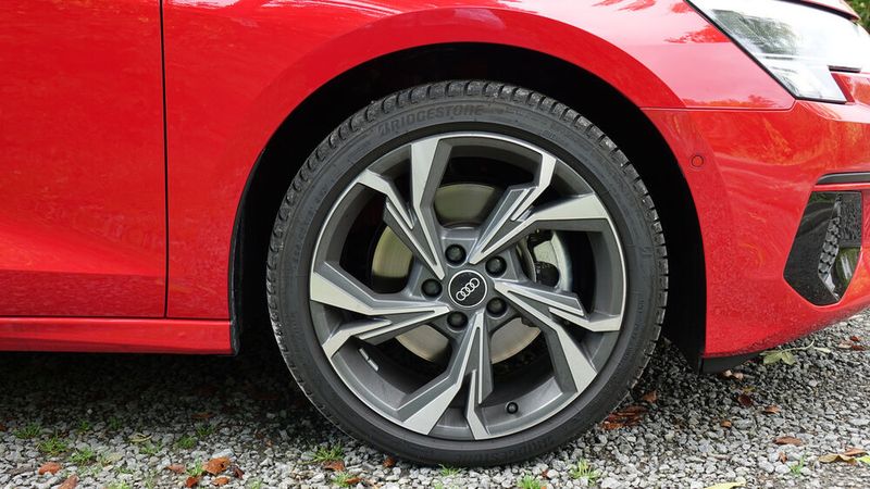 Auch die schicken 18-Zöller ließ sich Audi extra bezahlen. (Bild: Schreiner/»kfz-betrieb«)