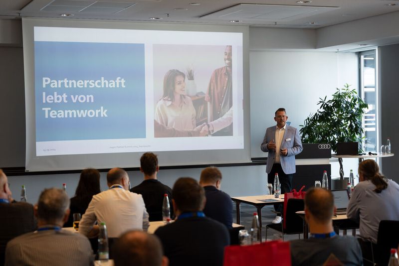 Begrüßung durch Sascha Kaiser (Aagon GmbH) (Bild: Aagon GmbH)