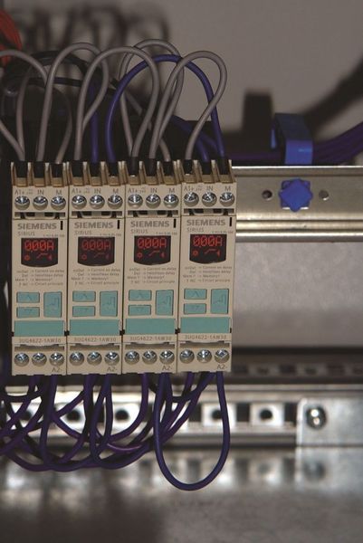 Ein Stromüberwachungsrelais Sirius 3UG, das in das Sicherheitskonzept integriert ist, stellt die ordnungsgemäße Bedienung der Beleuchtungstechnik sicher. (Siemens)
