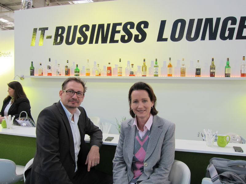 Katja Neumann und Stephan M. Peters, NEC (Bild: IT-BUSINESS)