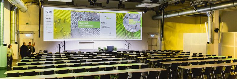 Rund 350 Teilnehmer, 26 Speaker und 1 Tag volle Power: Das ist der Lead Management Summit am 15. April 2026 in Würzburg.(Bild:  stefan bausewein)