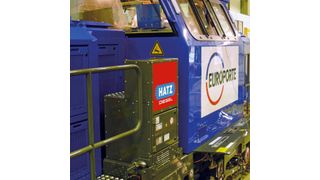 Der kleine graue Batterieladegenerator erhöht, angetrieben von einem Hatz-Dieselmotor, die Effizienz der Lok und spart Diesel. (Bild: Hatz)