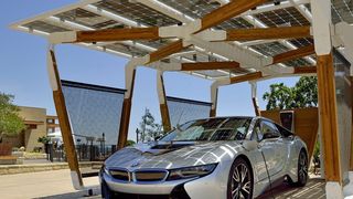 Carbon und Bambus: Solar-Carport für den BMW i8 (BMW)