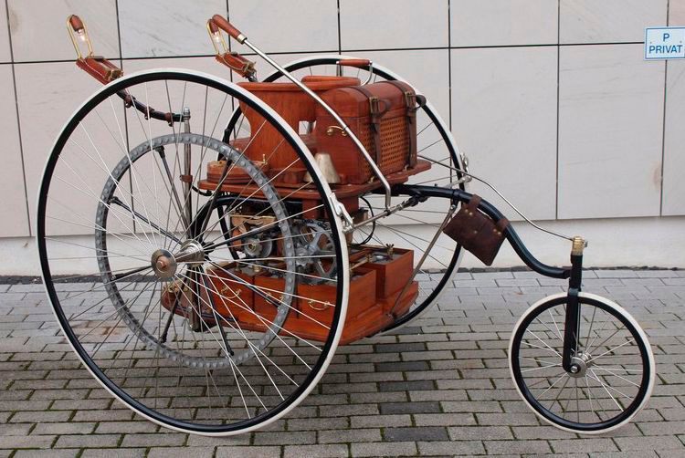 Das erste funktionsfähige Elektroauto der Welt, ein Aytron & Perry von 1881/1882, zeigt in Form einer Rekonstruktion das Museum Autovision aus Altlußheim. (Museum Autovision)