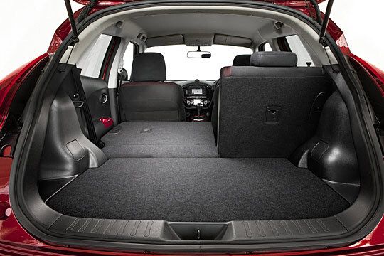 Für den Single-Mann oder das Pärchen bietet der Juke ausreichend Platz. Mit umgeklappter Rücksitzbank sind es rund 850 Liter. (Archiv: Vogel Business Media)