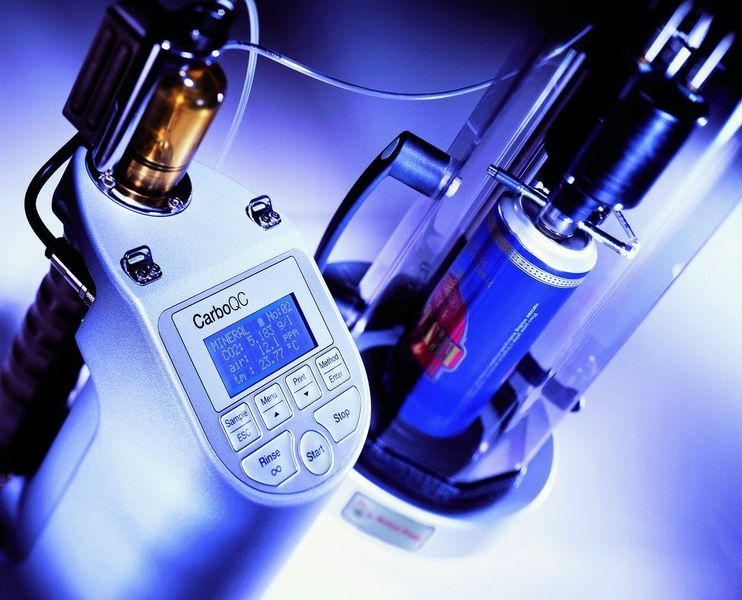 Abb. 5: Um gelöstes Kohlendioxid in Getränken zu bestimmen, kann das CaborQC eingesetzt werden.  (Bild: Anton Paar)