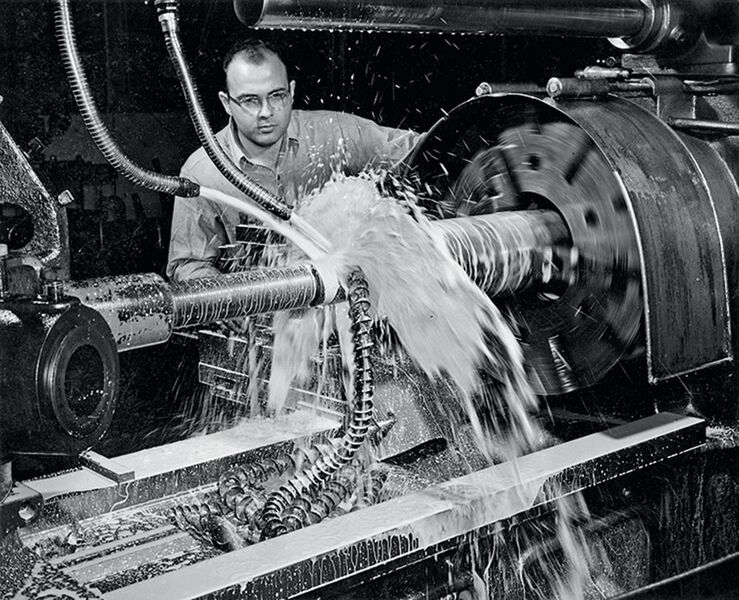 Metallbearbeitung in den 1970 iger Jahren - in dieser Zeit erfolgte der Einstieg von Blaser Swisslube in die Metallbearbeitung. (Blaser Swisslube)
