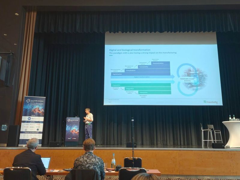 ... bis hin zu technischer Exzellenz für biowissenschaftliche Innovationen. Der Summit bringt Expertinnen und Experten aus Labor, Krankenhaus und Pflege zusammen. (Bild: © Serina Sonsalla)