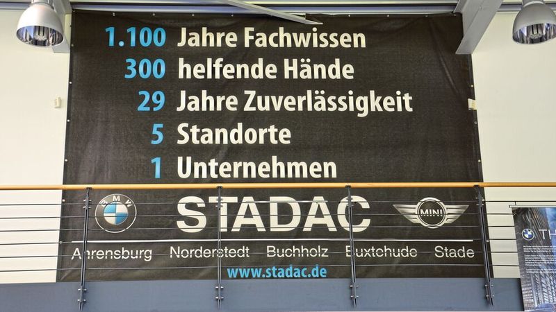 Gedanke der digitalen Serivcestrategie von Stadac ist es, Mitarbeiter von unproduktiven Tätigkeiten im Servicegeschäft zu entlasten und ihnen dadurch mehr Zeit für den direkten Kundenkontakt zu verschaffen. (Bild: Karin Bayha)