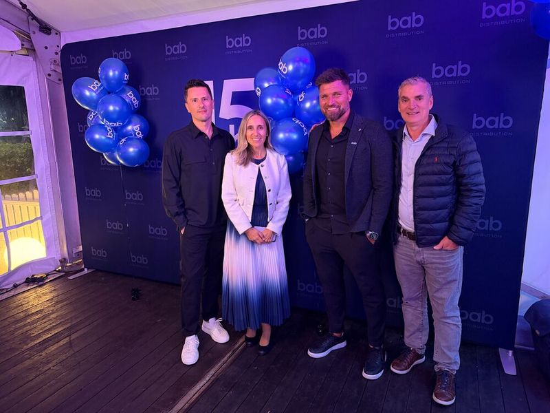 (v. l.) Marko Brckalo (Embelion B. V.), Montse Neira Fernandez (Kioxia), Andreas Bajohr und Andre Amorati (Lexar) (Bild: Vogel IT-Medien GmbH)