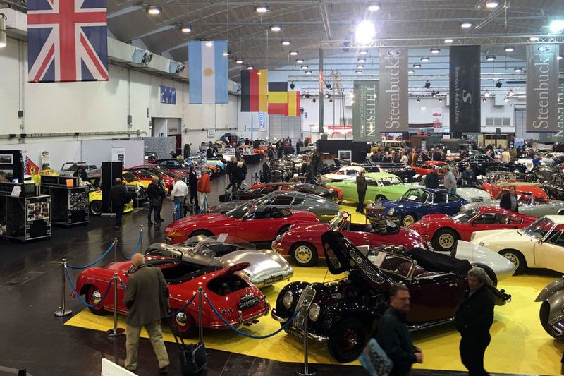 Bei 2.500 Exponaten gab es auf der Techno-Classica für Oldtimerfreunde viel zu entdecken. (Foto: press-inform)