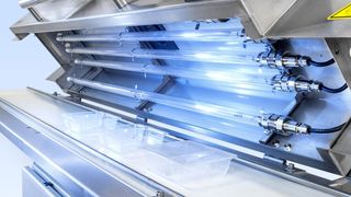 Förderbänder ohne spezielle Beschichtung können unter UV-Licht spröde werden. (Forbo)