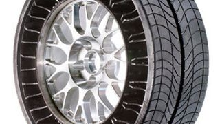 Der Tweel von Michelin kommt völlig ohne Luft aus. Plattfüße sollen so der Vergangenheit angehören. (Foto: Michelin)