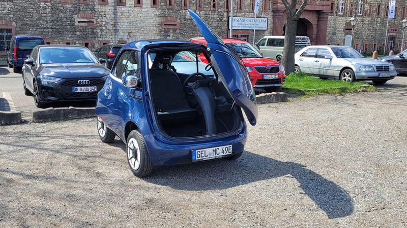 Der Einstieg ist vorne – wie beim Vorbild BMW Isetta. (Bild: Wehner - Vogel Communication Group)