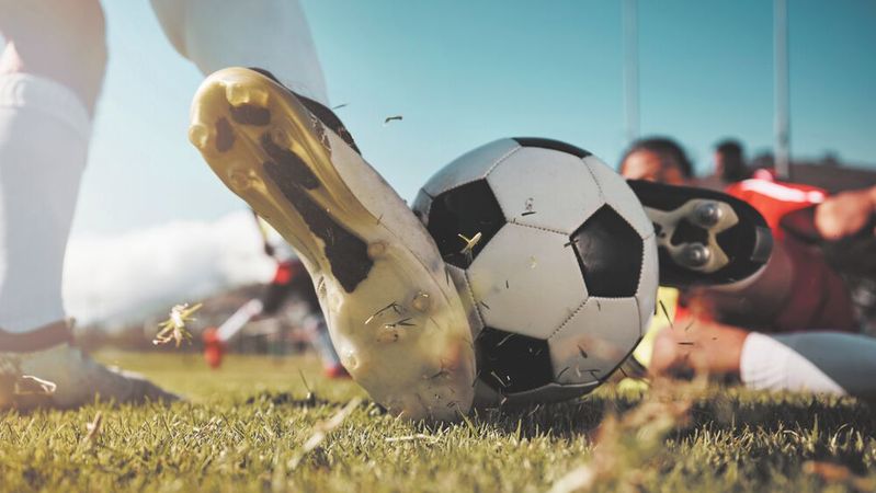 Eine Grätsche kommt immer unerwartet und kann alles zu Fall bringen. Das gilt auch, wenn der Datenschutz beim Ausgleichsanspruch ins Spiel kommt.(Bild:  Allistair/peopleimages.com - adobe.stock.com)