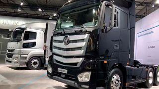 2018 stellte das chinesische Daimler-Truck-Gemeinschaftsunternehmen BFDA auf der IAA noch den Auman EST A vor. Jetzt meldet Daimler Truck, dass man den Buchwert von BFDA wegen des schleppenden Absatzmarktes in China komplett abgeschrieben hat. (Bild: BFDA)