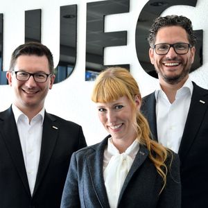 (Achter/ »kfz-betrieb«)