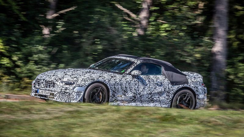 Mercedes lichtet seine Erlkönige nun selbst ab. (Bild: Mercedes-Benz)
