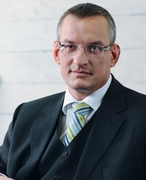 „Bei der Umsetzung der EU-Medizinprodukteverordnung (Anm. d. Red.: MDR) sind uns die Einsetzung einer Task Force in Deutschland mit allen Stakeholdern sowie ein Förderprogramm für kleine und mittelständische Unternehmen wichtig“, Dr. Meinrad Lugan, BV-Med-Vorstandsvorsitzender. (BV-Med)