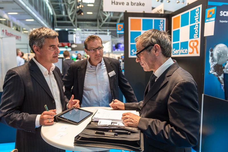 Am 3. Juni 2014 öffnete die Automatica in München wieder ihre Tore. Der Besuchermagnet sind in diesem Jahr ganz klar die Serviceroboter, die auf der Messe erstmals in einem eigenen Ausstellungsbereich präsentiert werden. (Thomas Plettenberg/Messe München)