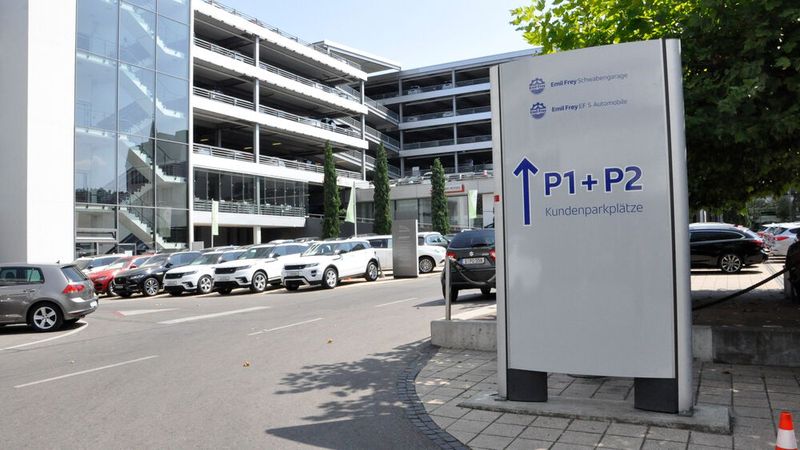 Die Schwabengarage ist – wie alle Emil-Frey-Standorte – an den Online-Fahrzeugmarkt angebunden. (Bild: Simon/»kfz-betrieb«)