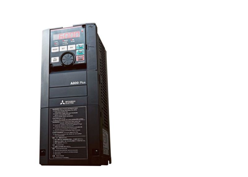 Mitsubishi Electric hat seinen universalen Frequenzumrichter der Performance-Baureihe FR-A800 per Software mit besonderen Funktionalitäten für den Kranbetrieb ausgestattet. (Mitsubishi Electric)