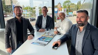 Das Aribos-Führungsteam (v. l.) Murat Cokalp (Co-Founder Aribos), Tobias Brefeld (Aribos CEO ab 1. Nov. 2025), Günay Eryigit (Co-Founder Aribos), Ali Albayrak (Co-Founder Aribos) (Bild: Aribos)
