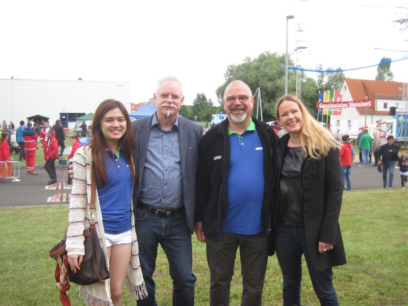 (v. l.) Kelly Chang (bluechip), Markus Muxfeldt (Microsoft), Frank Oelsch (bluechip) und Hannah Lamotte (IT-BUSINESS) genossen die Feierlichkeiten. (Vogel IT-Medien GmbH)