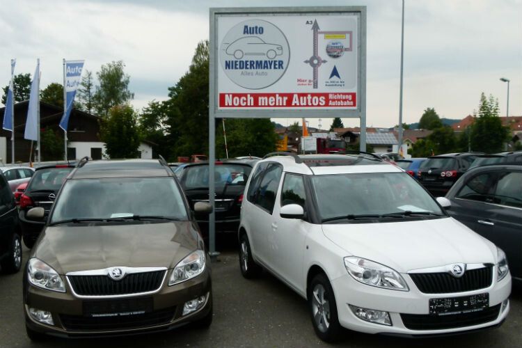 Zwei Drittel der Fahrzeuge sind Modelle der VW-Konzernmarken. Die 250 Bestandsfahrzeuge sind auf zwei Ausstellungsflächen verteilt. (Foto: Lulei)