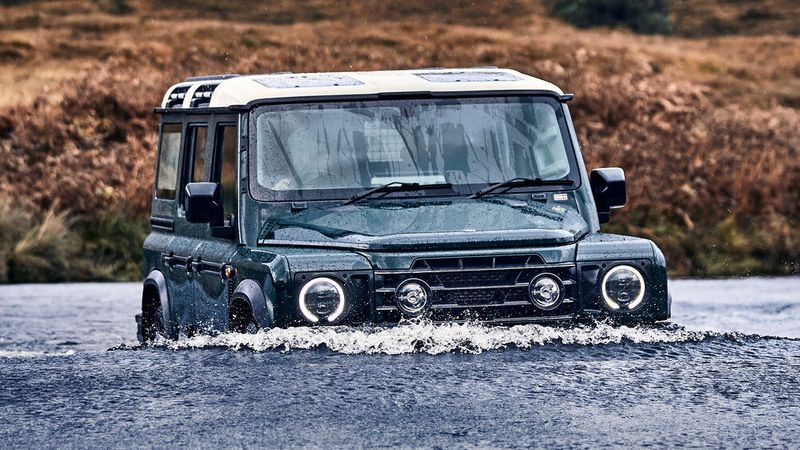 Der Geländewagen bewältigt auch Fahrten durchs Wasser. (Bild:  Ineos)