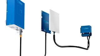 Diese induktiv arbeitenden Punktladesysteme von Wiferion verhindern im Reinraum, dass es bei der Energieversorgung von Transportrobotern zu Verunreinigungen kommt. (Bild: Kuka)