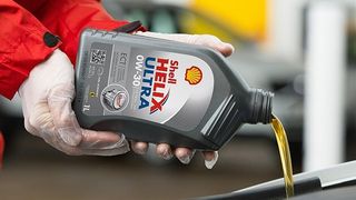 Shell Ultra Helix eignet sich sowohl für die Straße als auch für die Rennstrecke. (Foto: Shell)