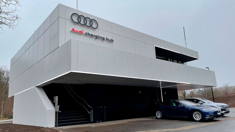 An Audis Schnellladewürfel können auch markenfremde Autos geladen werden. (Bild: Seyerlein/VCG)