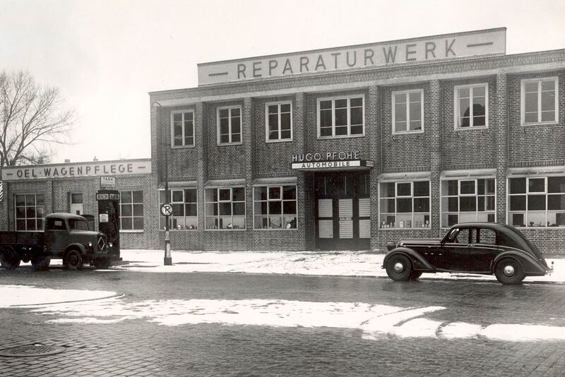 Im Zweiten Weltkrieg wurde das Geschäft in der Barmeker Straße vollständig zerstört. Hugo Pfohe ließ den Betrieb neu aufbauen. Die Wiedereröffnung war bereits im Frühjahr 1944.  (Hugo Pfohe)