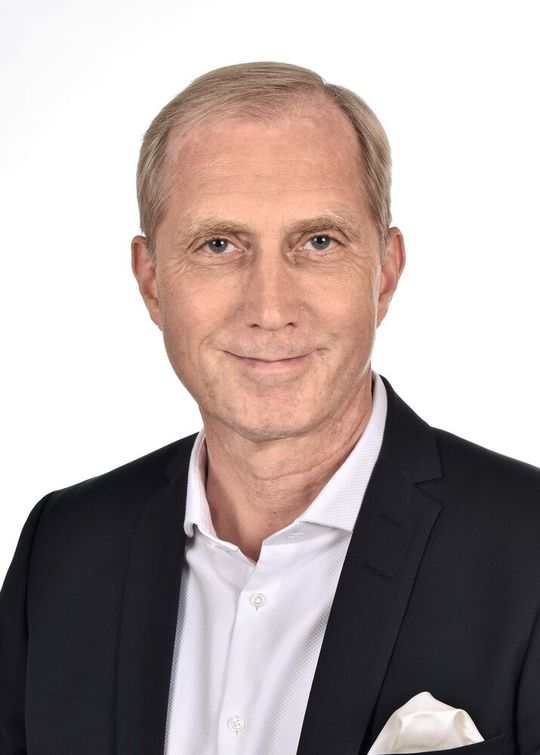 Kai Uwe Ernst: Er treibt die strategische Partnerschaft zwischen der Otto Group, Reply und Nvidia maßgeblich voran. Zudem koordiniert er die Expertise (insbesondere der spezialisierten Unit Roboverse Reply), um das logistische Praxiswissen von Otto mit Nvidias KI- und Simulationsinfrastruktur (Omniverse, Isaac Sim) zu verheiraten.(Bild:  Reply SE)