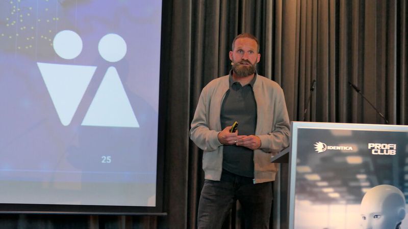 Philipp Kupfer, Sports People GmbH, stellte eine Marktstudie zu Identica vor. (Bild: Wenz - VCG)