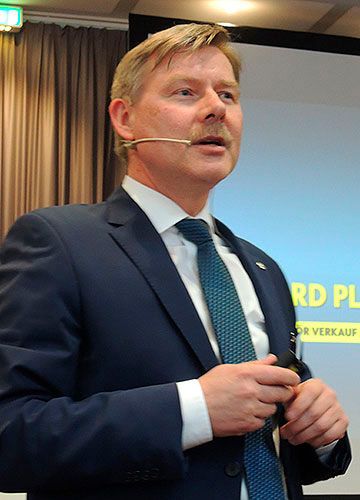 Bernhard Plesker, Leiter des Teile- und Zubehörverkaufs Service Deutschland der Opel AG, stellte den Igedas-Mitglieder das neue Bonussystem, die neuen Kulanzregeln sowie die Programme zur Unterstützung des Service vor. (Foto: Reich)