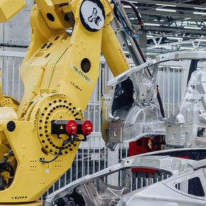 Das neue Werk des US-Herstellers gilt als die drittgrößte Autoproduktionsstätte hierzulande.(Bild:  Tesla)