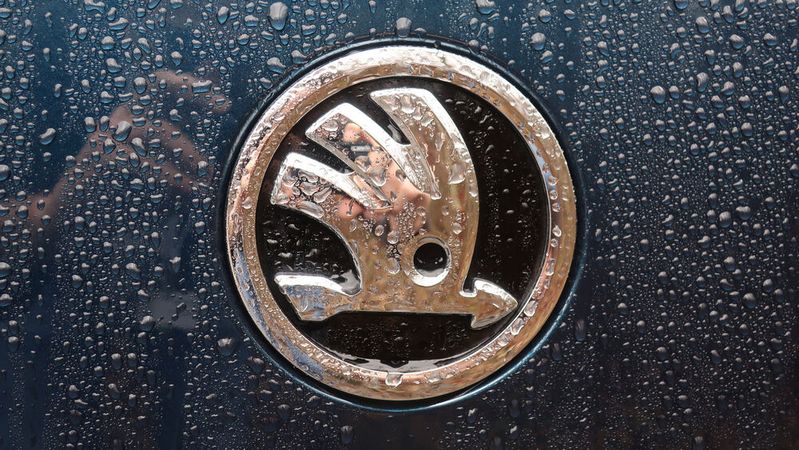 Skoda steht angesichts der weltweiten Ereignisse beim Absatz noch immer im Regen, die Auslieferungen sanken um ein Fünftel.(Bild:  Grimm – »kfz-betrieb«)