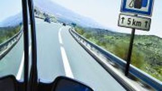 Nächste Ausfahrt Gas: Kaum steigen seit wenigen Wochen die Preise für Benzin und Diesel, wird die Antriebsalternative Gas wieder interessanter. Davon sollten auch Werkstätten im Service profitieren. Fotos: Fuchs (Archiv: Vogel Business Media)