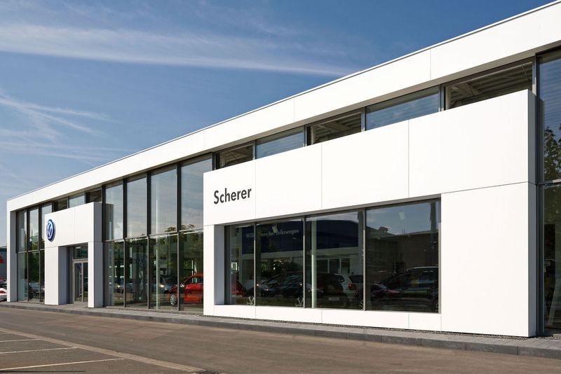 Die Scherer-Gruppe ist vor allem in Rheinland-Pfalz tätig, greift räumlich aber auch in angrenzende Gebiete aus. Dieser VW-Betrieb steht in Aschaffenburg. (Scherer-Gruppe)
