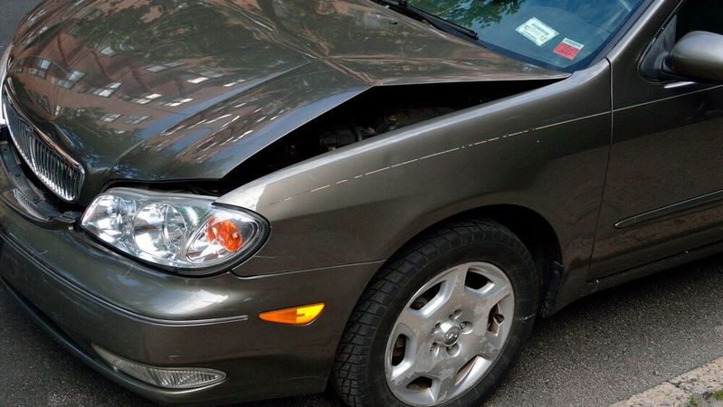Die Preise für Ersatzteile steigen weiter. Damit wird es auch für den Kunden teurer, wenn nach einem Autounfall zum Beispiel eine neue Motorhaube fällig wird. 