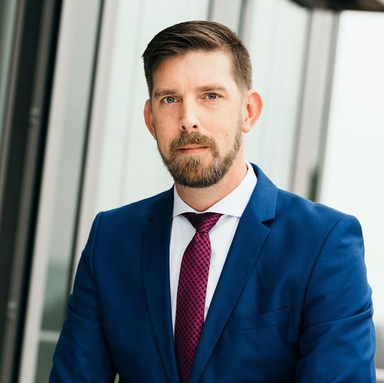 Knuth Molzen, Senior Director bei Fujitsu, sieht einen zentralen Aspekt der Digitalisierung in der Verzahnung von IT und Geschäftsprozessen.(Bild:  Rosephotography)